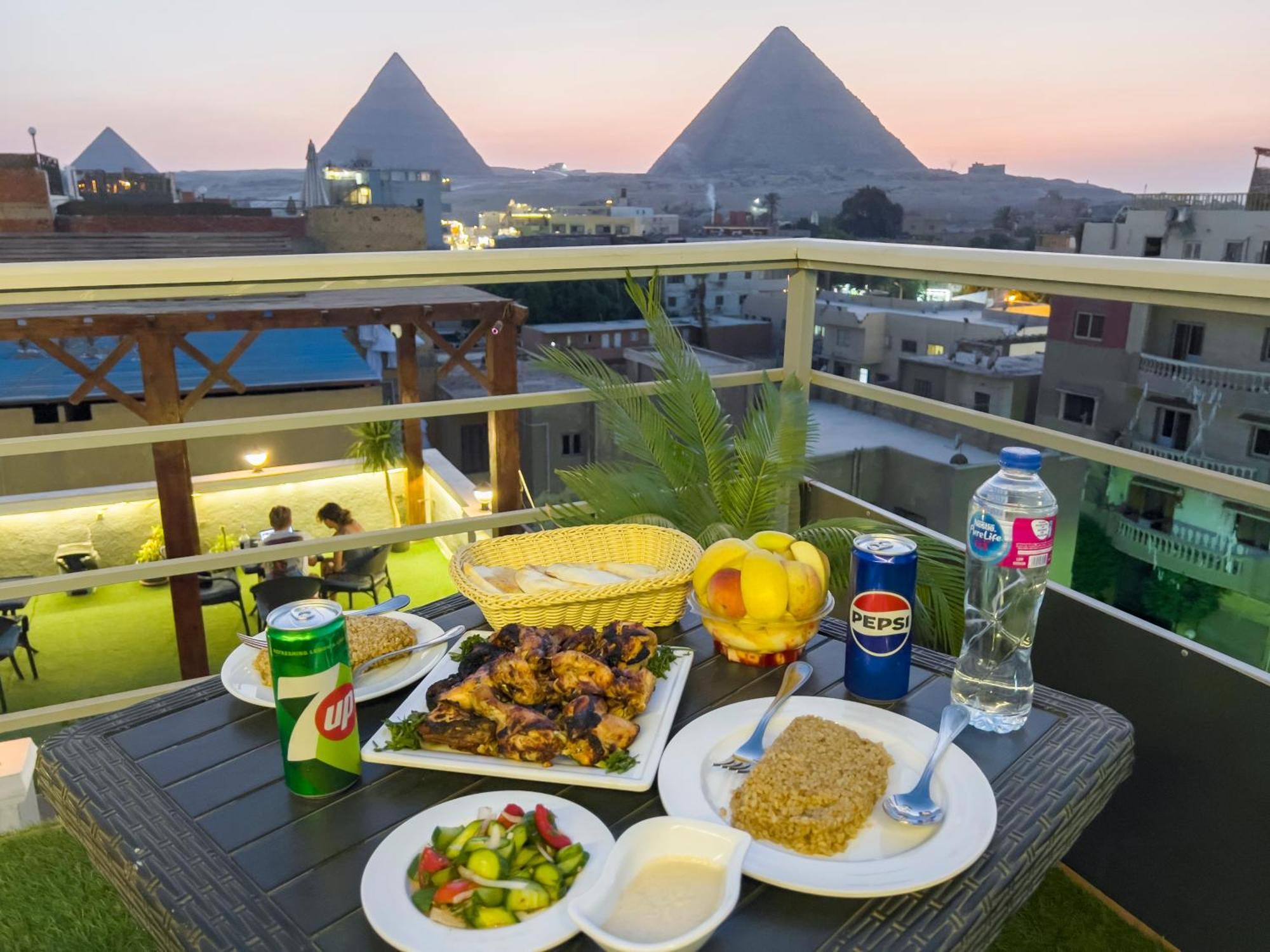 The Pyramids Gate Inn Kafret el-Gabal Dış mekan fotoğraf